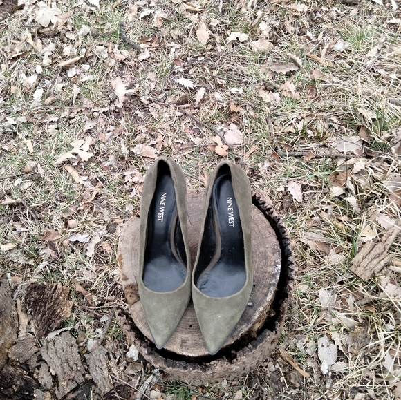 ⬇️ Price Drop!⬇️ Nine West Pumps in size 8M - Picture 3 of 6